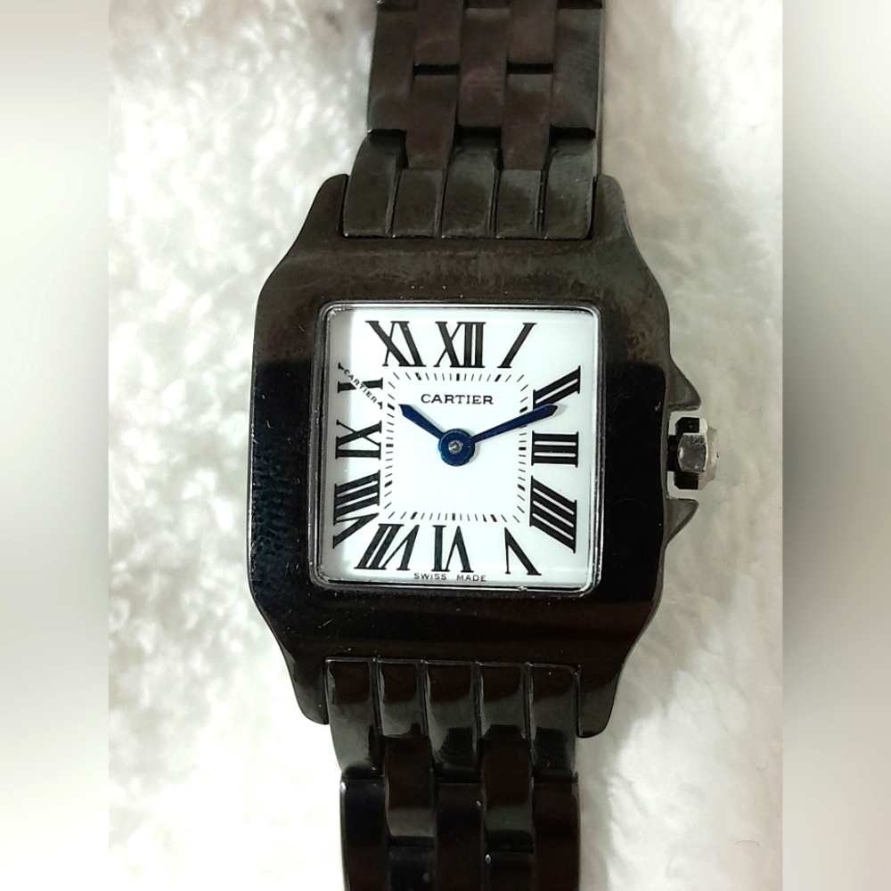 Watch Santos' costume jewelry!